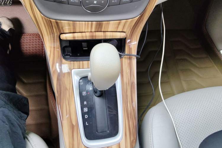 Used Nissan Sylphy 2014 1.6XV CVT Deluxe Edition Gear Lever