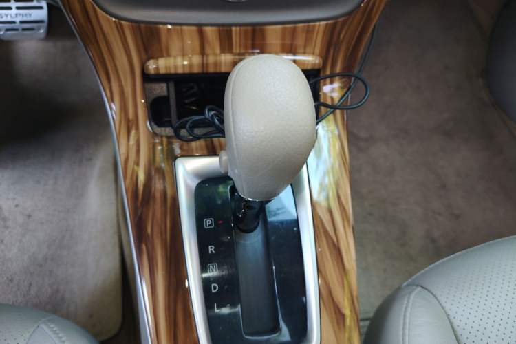 Used Nissan Sylphy 2014 1.6XV CVT Deluxe Edition Gear Lever