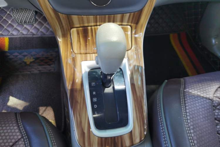 Used Nissan Sylphy 2014 1.6XV CVT Deluxe Edition Gear Lever