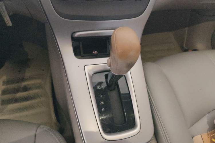 Used Nissan Sylphy 2014 1.6XV CVT Deluxe Edition Gear Lever