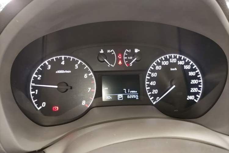 Used Nissan Sylphy 2014 1.6XV CVT Deluxe Edition Instrument Cluster