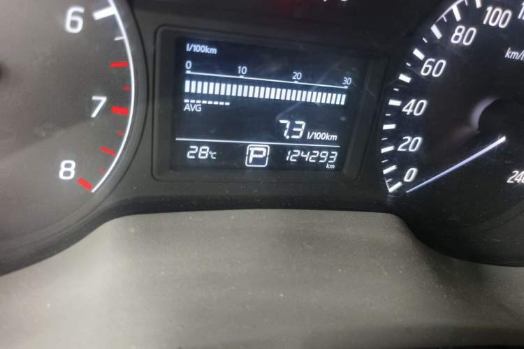 Used Nissan Sylphy 2014 1.6XV CVT Deluxe Edition Odometer Close Up