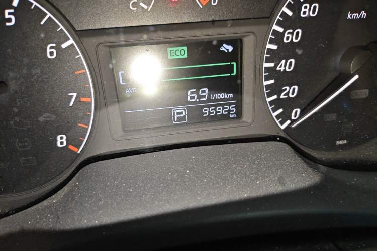 Used Nissan Sylphy 2014 1.6XV CVT Deluxe Edition Odometer Close Up