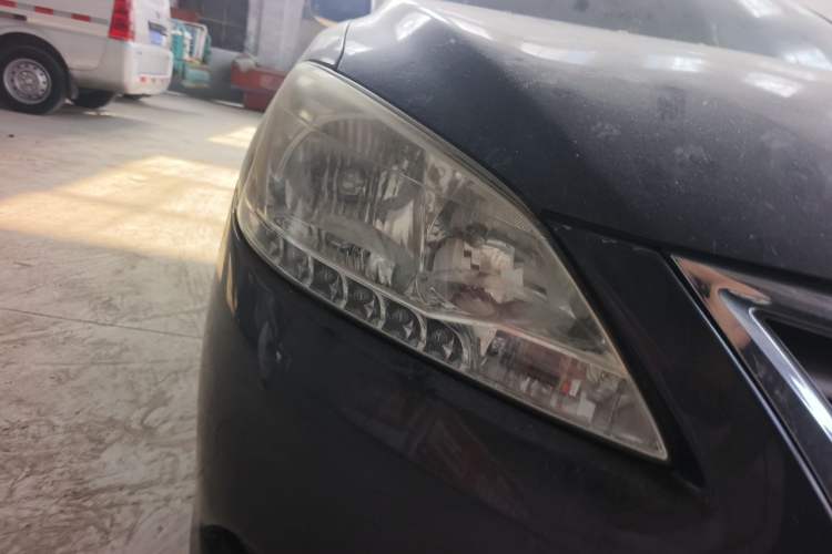 Used Nissan Sylphy 2014 1.6XV CVT Deluxe Edition Right Front Headlight