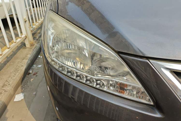 Used Nissan Sylphy 2014 1.6XV CVT Deluxe Edition Right Front Headlight