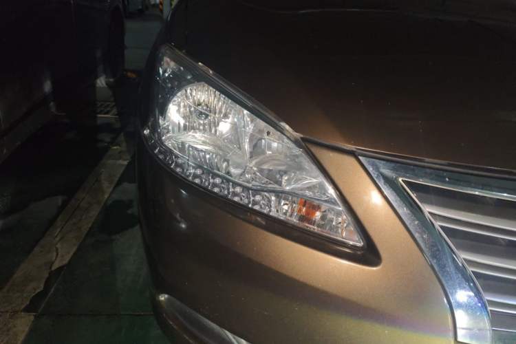 Used Nissan Sylphy 2014 1.6XV CVT Deluxe Edition Right Front Headlight