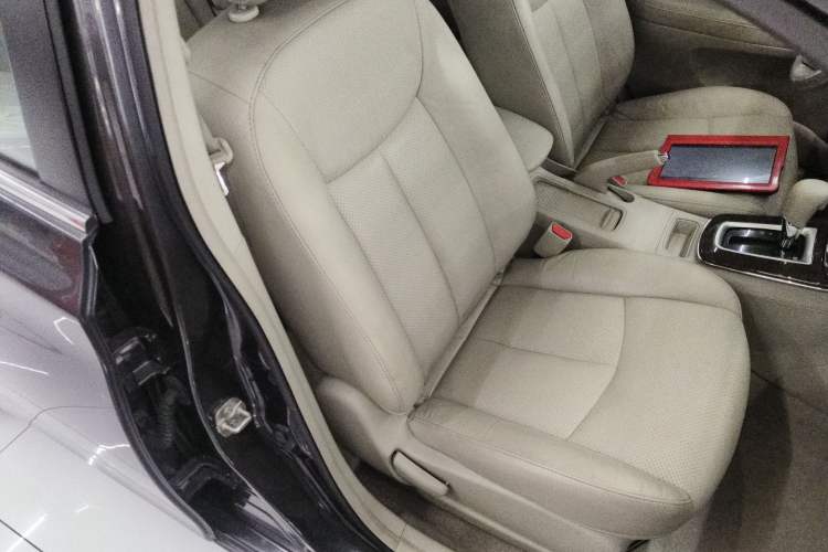 Used Nissan Sylphy 2014 1.6XV CVT Deluxe Edition Right Front Seat