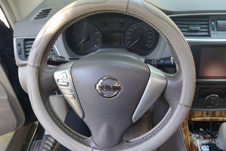 Used Nissan Sylphy 2014 1.6XV CVT Deluxe Edition Steering Wheel