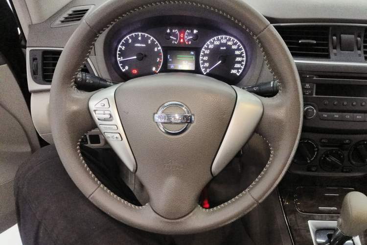 Used Nissan Sylphy 2014 1.6XV CVT Deluxe Edition Steering Wheel