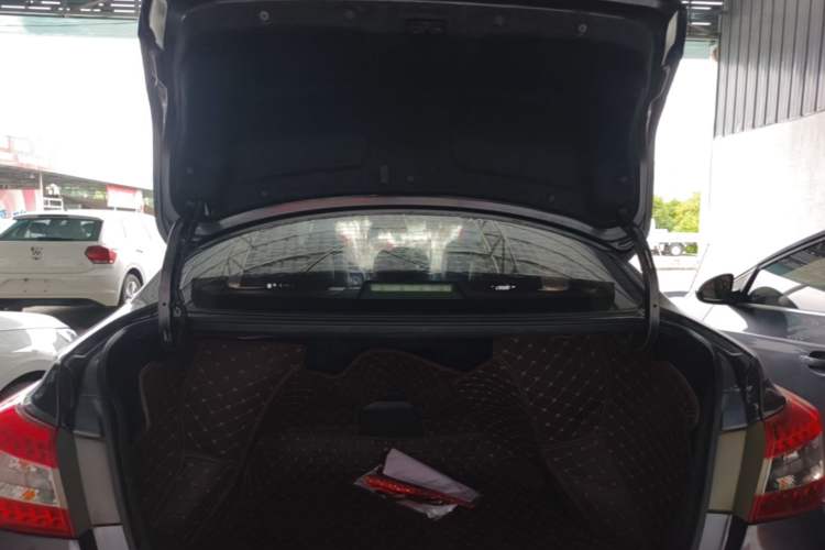 Used Nissan Sylphy 2014 1.6XV CVT Deluxe Edition Trunk