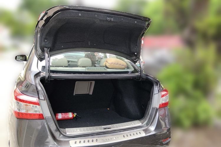 Used Nissan Sylphy 2014 1.6XV CVT Deluxe Edition Trunk