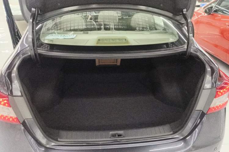 Used Nissan Sylphy 2014 1.6XV CVT Deluxe Edition Trunk