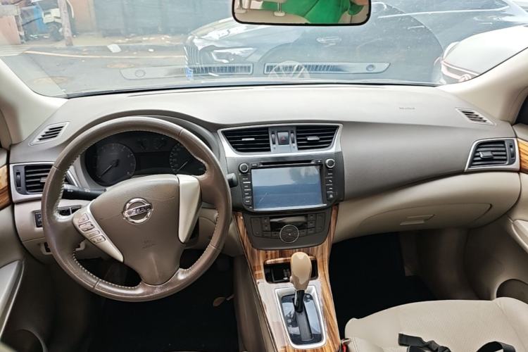 Used Nissan Sylphy 2014 1.6XV CVT Deluxe Edition Center Console