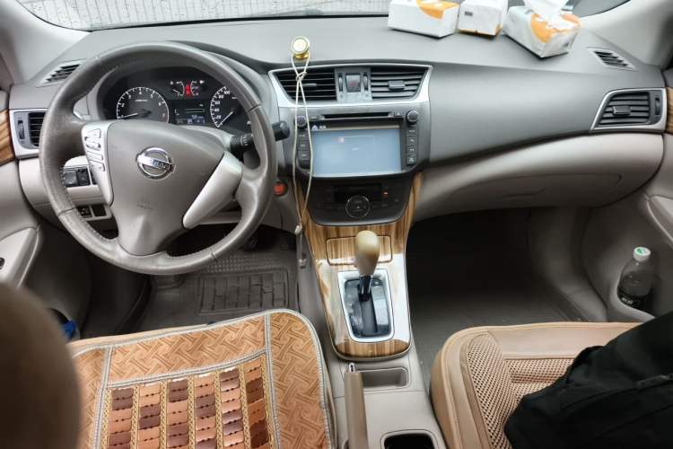 Used Nissan Sylphy 2014 1.6XV CVT Deluxe Edition Center Console