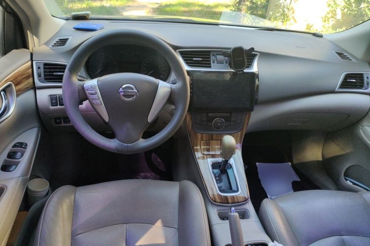 Used Nissan Sylphy 2014 1.6XV CVT Deluxe Edition Center Console