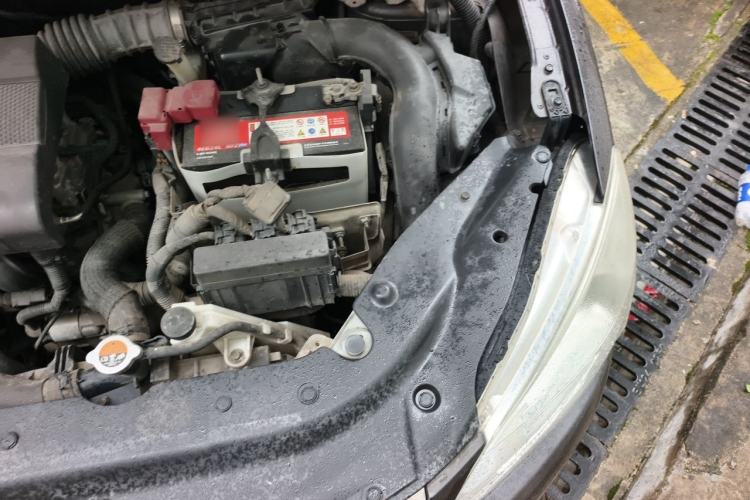 Used Nissan Sylphy 2014 1.6XV CVT Deluxe Edition Engine Bay Left