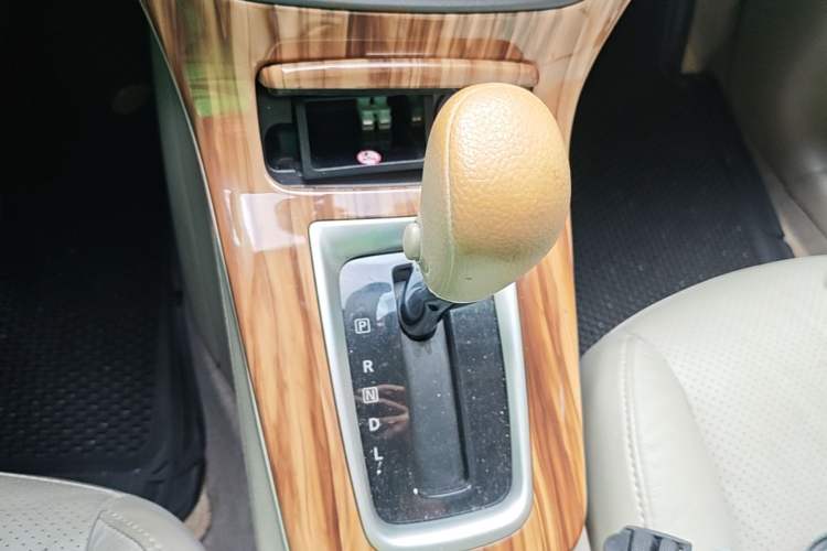 Used Nissan Sylphy 2014 1.6XV CVT Deluxe Edition Gear Lever