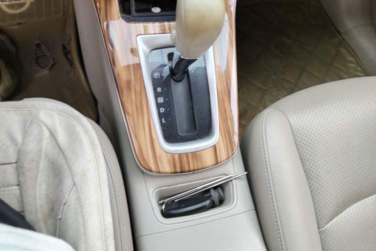 Used Nissan Sylphy 2014 1.6XV CVT Deluxe Edition Gear Lever