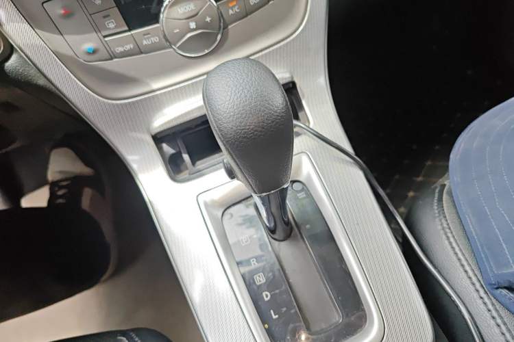 Used Nissan Sylphy 2014 1.6XV CVT Deluxe Edition Gear Lever