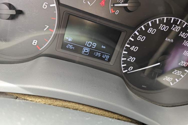 Used Nissan Sylphy 2014 1.6XV CVT Deluxe Edition Odometer Close Up