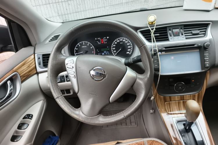 Used Nissan Sylphy 2014 1.6XV CVT Deluxe Edition Steering Wheel