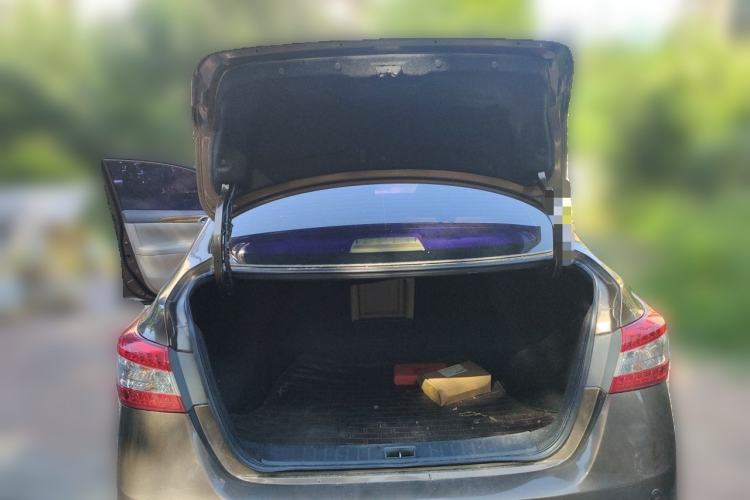 Used Nissan Sylphy 2014 1.6XV CVT Deluxe Edition Trunk