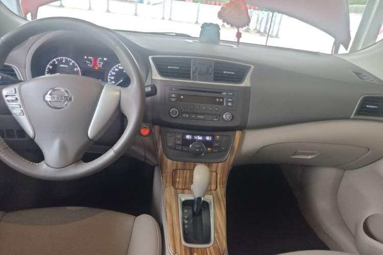 Used Nissan Sylphy 2014 1.6XV CVT Deluxe Edition Audio And AC Panel