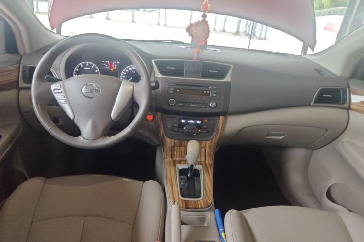 Used Nissan Sylphy 2014 1.6XV CVT Deluxe Edition Center Console