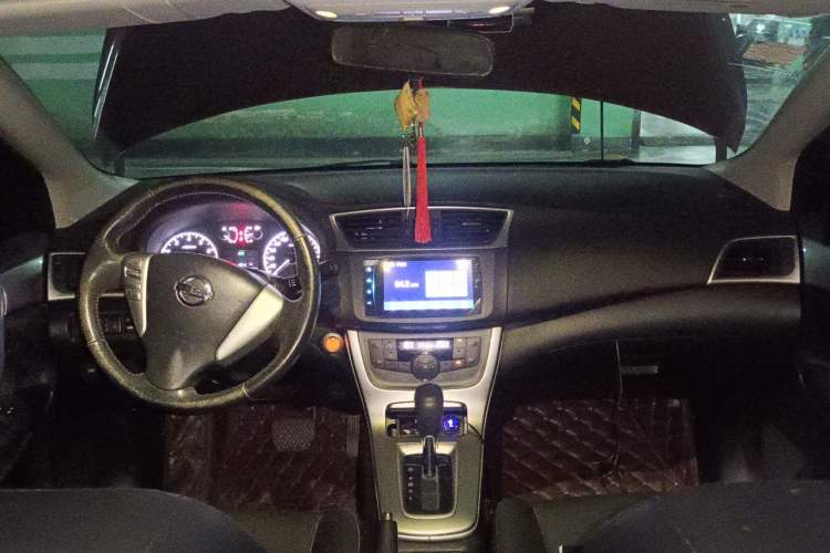 Used Nissan Sylphy 2014 1.6XV CVT Deluxe Edition Center Console