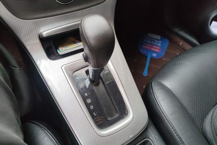 Used Nissan Sylphy 2014 1.6XV CVT Deluxe Edition Gear Lever
