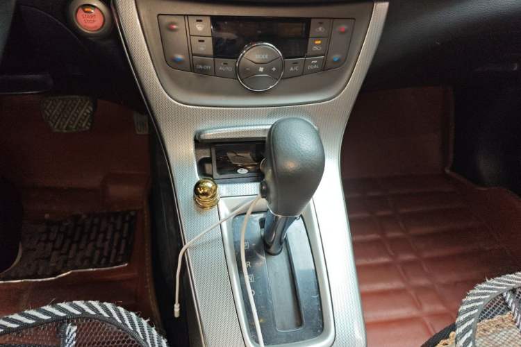 Used Nissan Sylphy 2014 1.6XV CVT Deluxe Edition Gear Lever