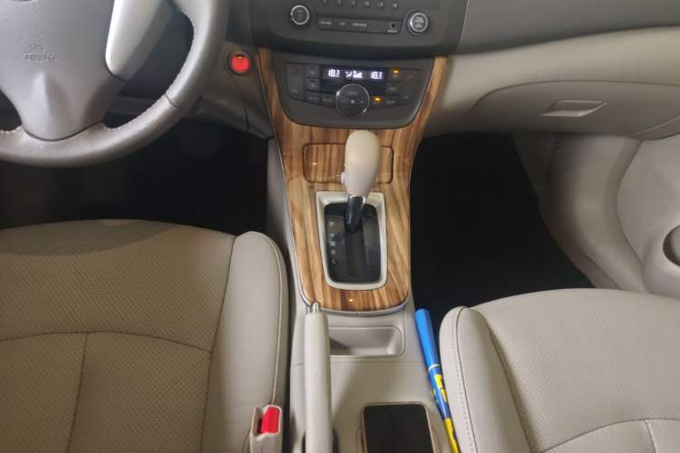 Used Nissan Sylphy 2014 1.6XV CVT Deluxe Edition Gear Lever