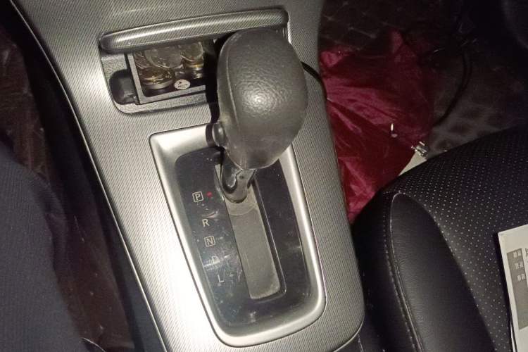 Used Nissan Sylphy 2014 1.6XV CVT Deluxe Edition Gear Lever