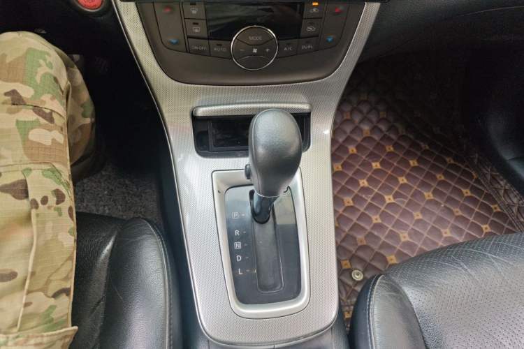 Used Nissan Sylphy 2014 1.6XV CVT Deluxe Edition Gear Lever