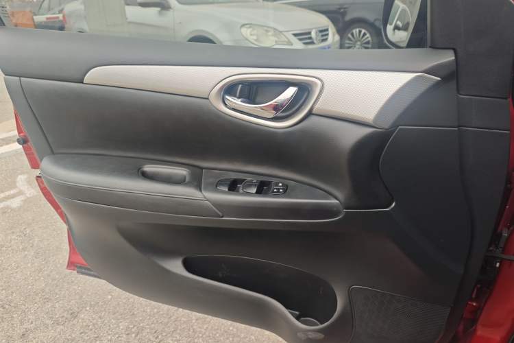 Used Nissan Sylphy 2014 1.6XV CVT Deluxe Edition Interior 3