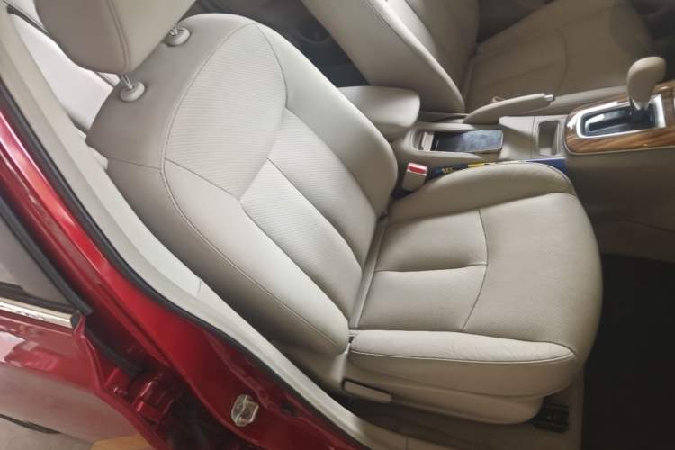 Used Nissan Sylphy 2014 1.6XV CVT Deluxe Edition Right Front Seat