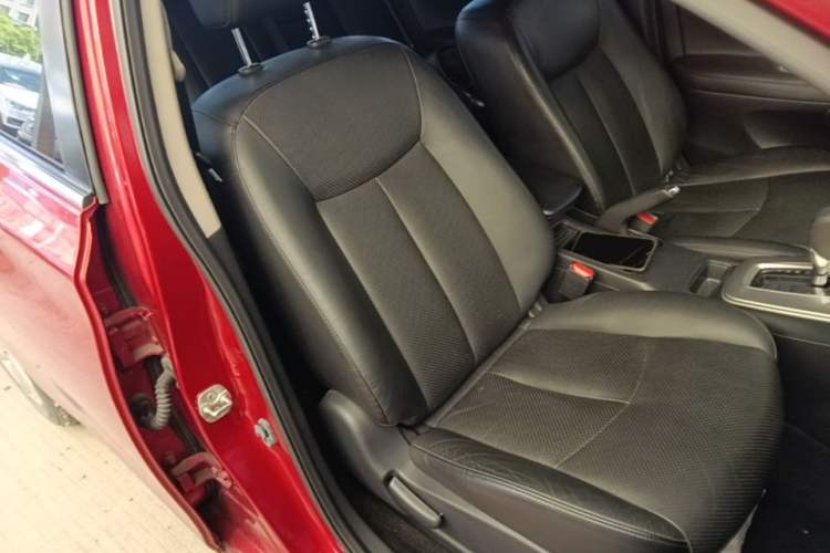 Used Nissan Sylphy 2014 1.6XV CVT Deluxe Edition Right Front Seat