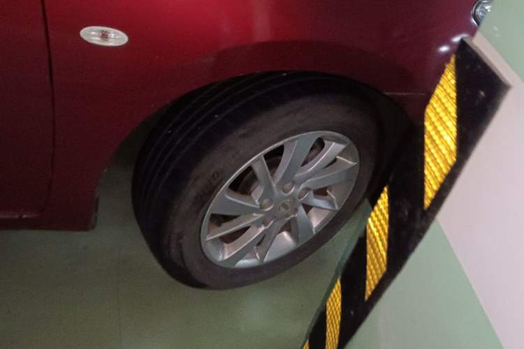 Used Nissan Sylphy 2014 1.6XV CVT Deluxe Edition Right Front Wheel Hub