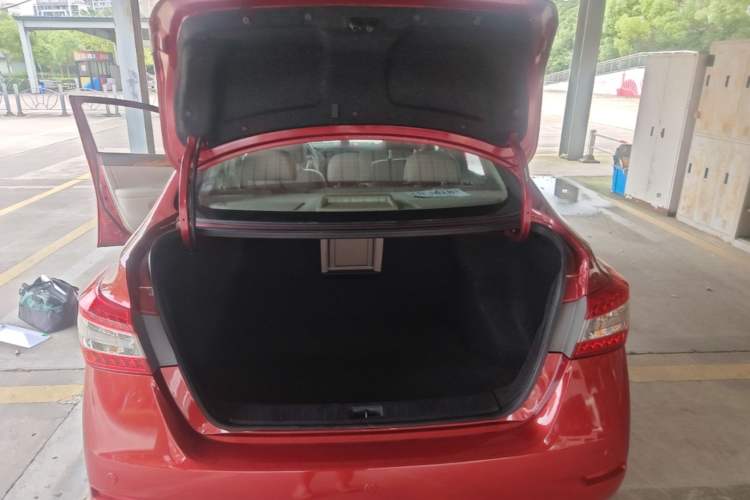Used Nissan Sylphy 2014 1.6XV CVT Deluxe Edition Trunk