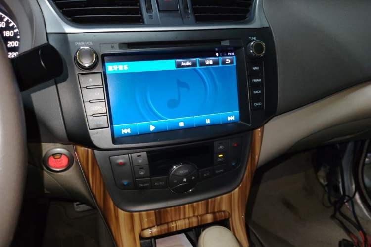 Used Nissan Sylphy 2014 1.6XV CVT Deluxe Edition Audio And AC Panel