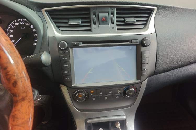 Used Nissan Sylphy 2014 1.6XV CVT Deluxe Edition Audio And AC Panel
