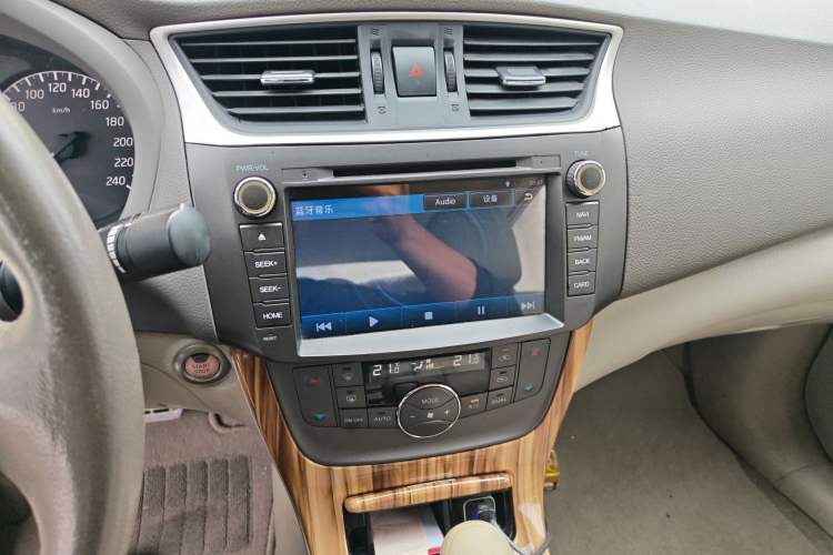 Used Nissan Sylphy 2014 1.6XV CVT Deluxe Edition Audio And AC Panel