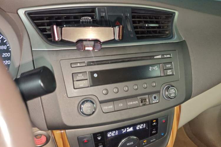 Used Nissan Sylphy 2014 1.6XV CVT Deluxe Edition Audio And AC Panel