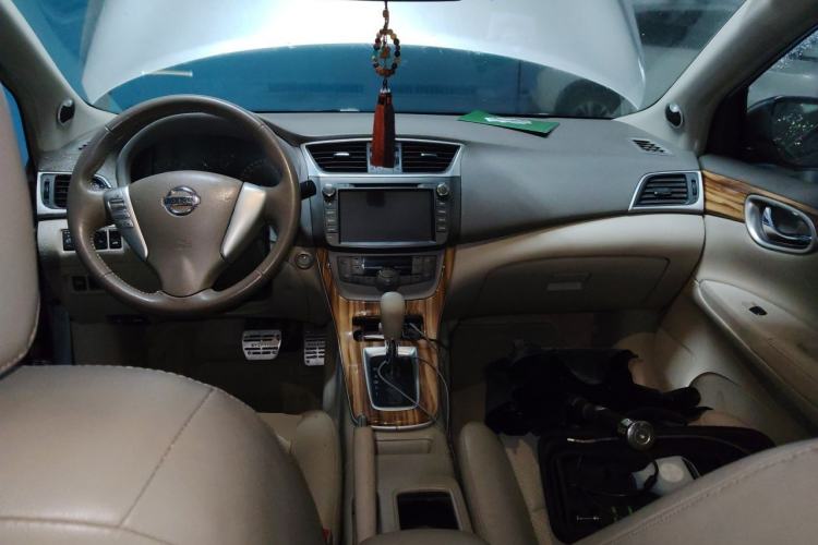 Used Nissan Sylphy 2014 1.6XV CVT Deluxe Edition Center Console