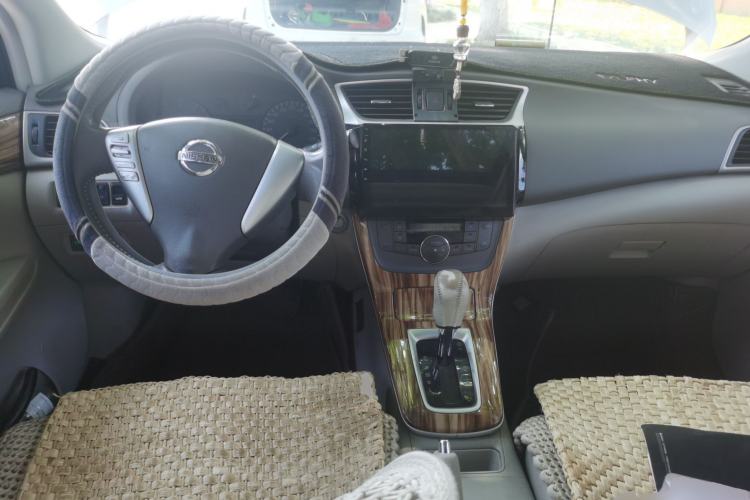 Used Nissan Sylphy 2014 1.6XV CVT Deluxe Edition Center Console