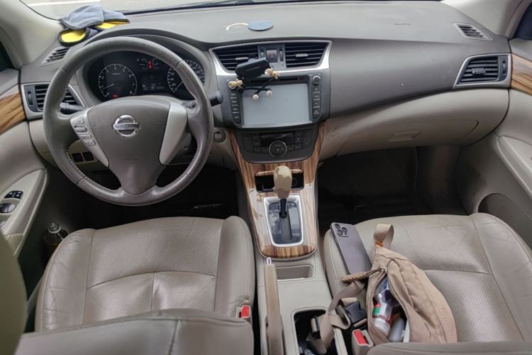 Used Nissan Sylphy 2014 1.6XV CVT Deluxe Edition Center Console