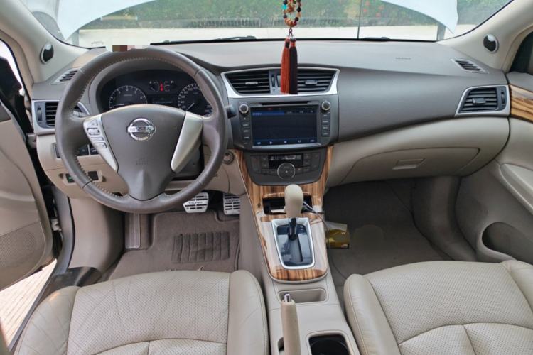 Used Nissan Sylphy 2014 1.6XV CVT Deluxe Edition Center Console