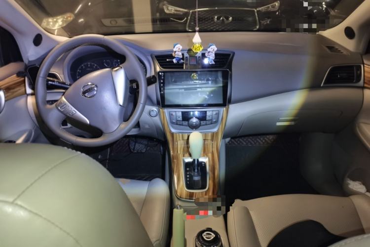 Used Nissan Sylphy 2014 1.6XV CVT Deluxe Edition Center Console