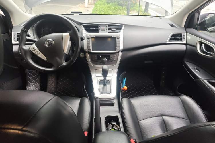 Used Nissan Sylphy 2014 1.6XV CVT Deluxe Edition Center Console