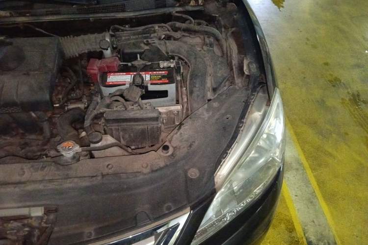 Used Nissan Sylphy 2014 1.6XV CVT Deluxe Edition Engine Bay Left